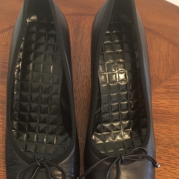 CHANEL Black Leather Cap Toe Bow Low Heel Pumps size EU 38 US 7.5 - Picture 8 of 16